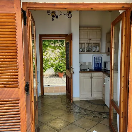 Konukevi Athena Skiathos