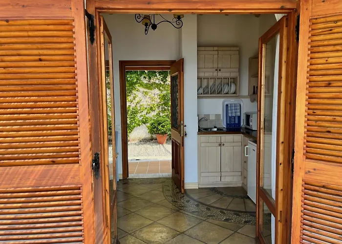 Konukevi Athena Skiathos