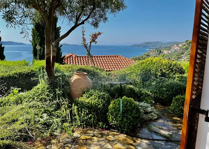 Konukevi Athena Skiathos 4*