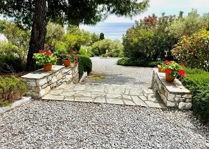 Athena Skiathos Konukevi