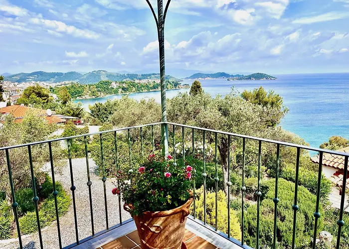 Athena Skiathos Konukevi