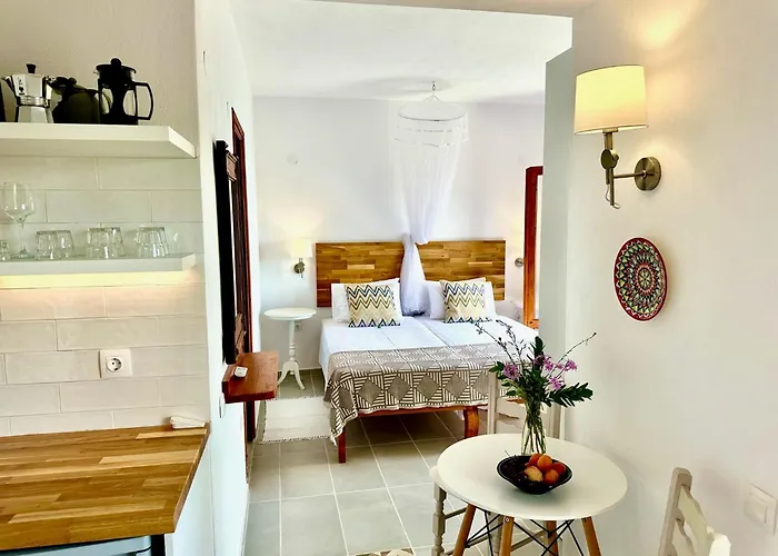 Konukevi Athena Skiathos 4*